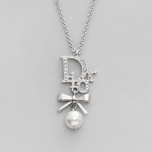 Dior Logo Bow Pearl necklace